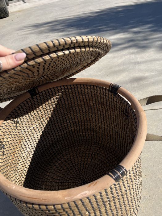 Cesto redondo grande com tampa e alças em couro – 41cm – Novo