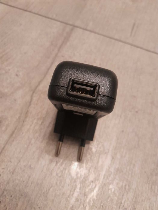 Ładowarka sieciowa 230V na USB do telefonu i innych urządzeń