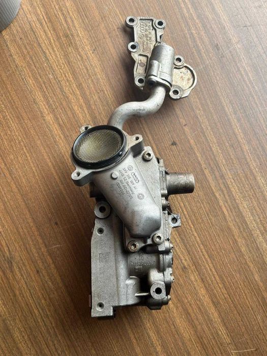 Pompa oleju Audi S5 A5 A4 S4 4.2 FSI
