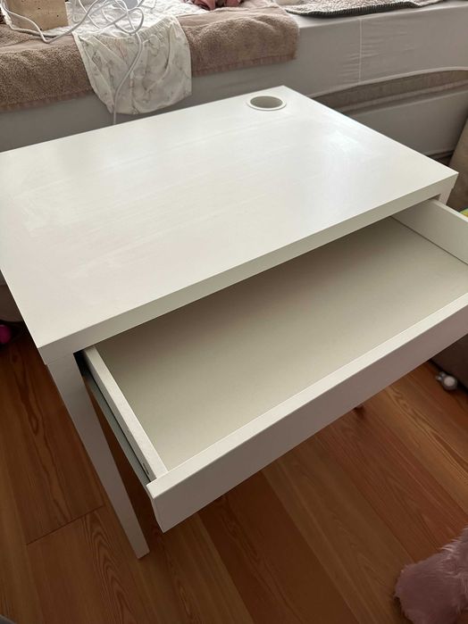 Secretária IKEA MICKE + cadeira LOBERGET/MALSKAR - Posso levar a casa se for perto
