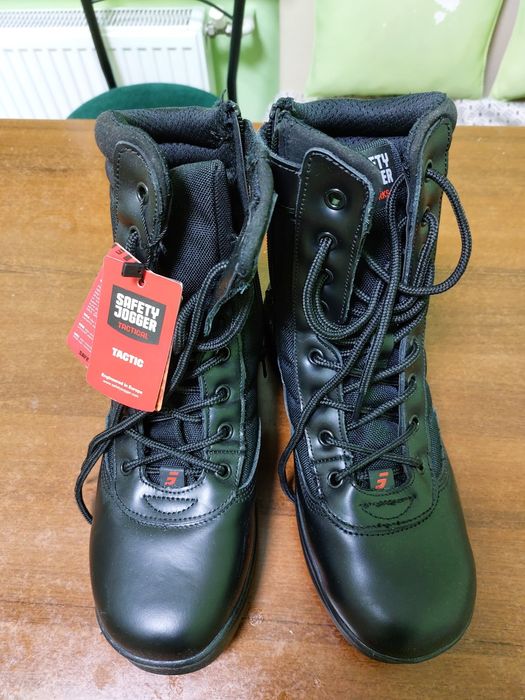 Продам нові берці  "Safety jogger"