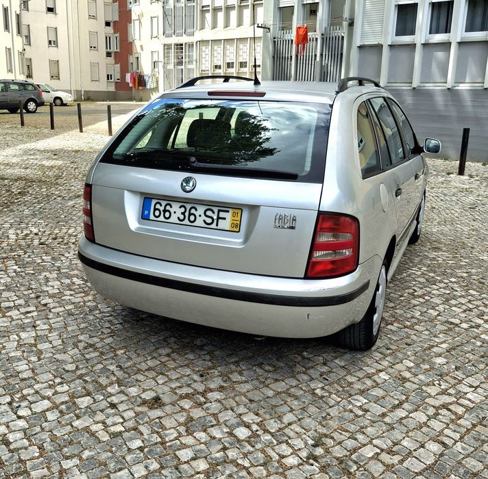 Skoda Fabia 1.4i 16v C/AC Nacional 01