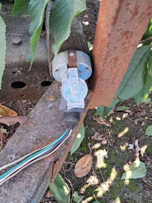 Продам прицеп- теліжку довжина 6м.