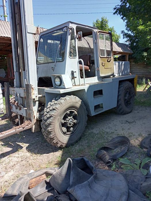 Навантажувач вилочний 4075 повнопривідний