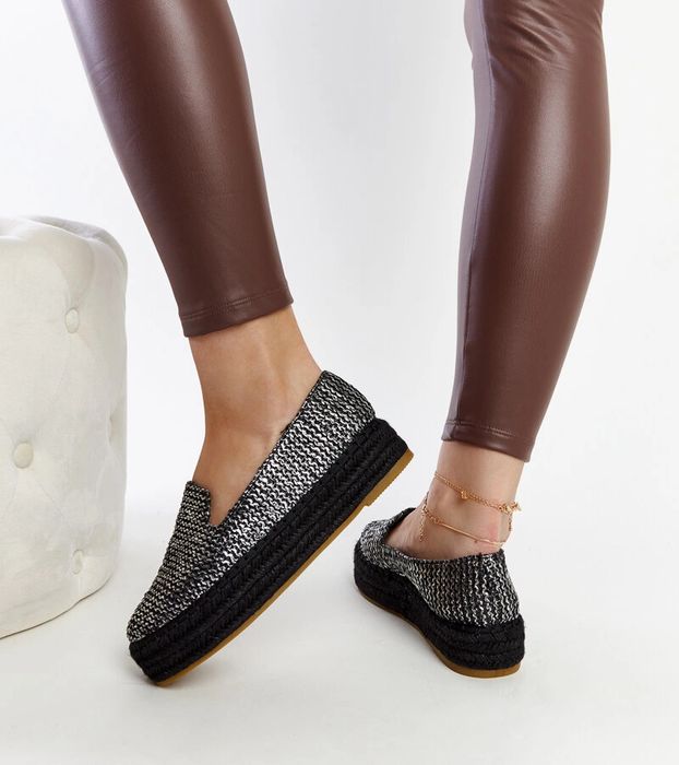Czarne espadryle zdobione srebrną nitką Havin