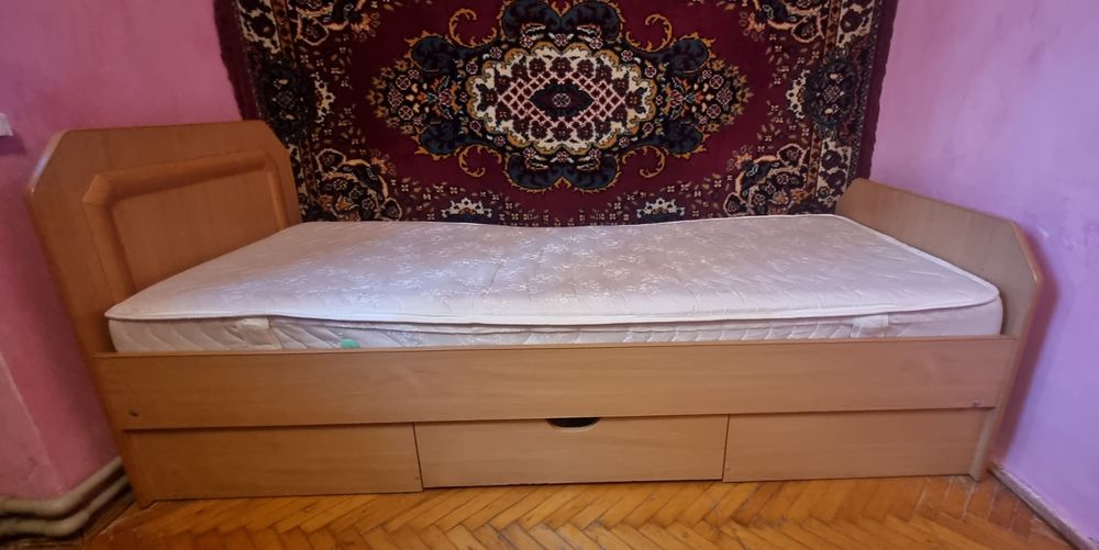 Ліжко, односпальне.