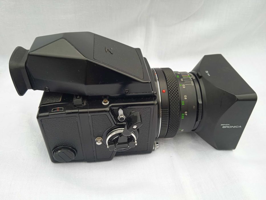 Середньоформатний фотоапарат Bronica ETRS