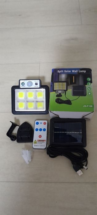 Split Solar Wall Lamp — сучасний вуличний світильник на сонячній батареї.