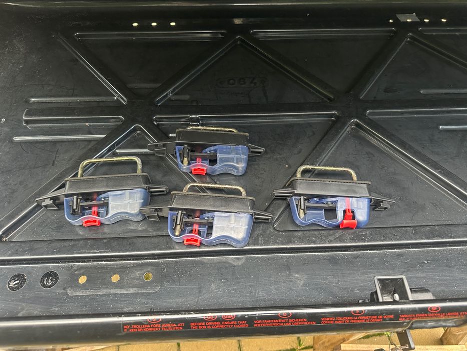 Box dachowy Thule 200 Ocean