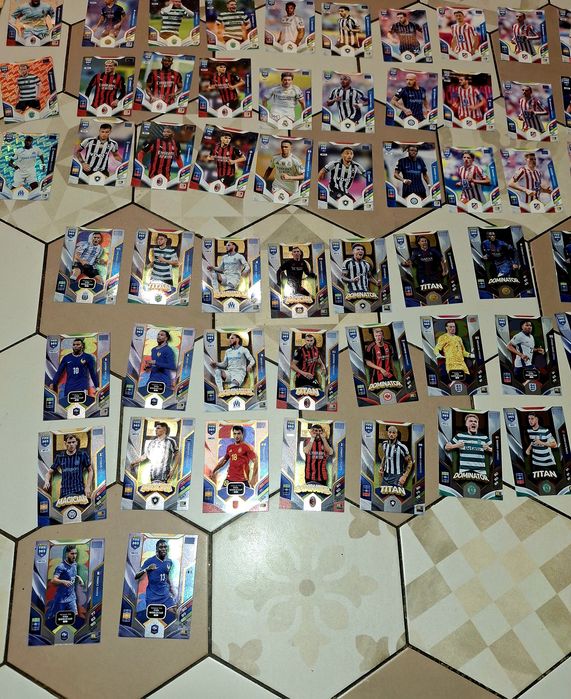 Karty piłkarskie 188 sztuk różne