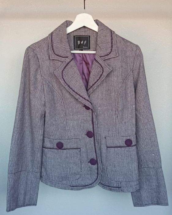 Casaco muito elegante tipo blazer, em branco e roxo/lilás - tamanho L