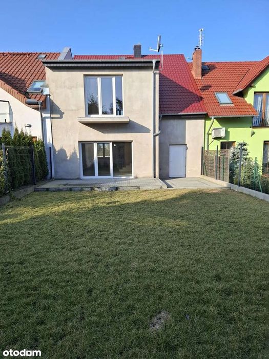 Przestronny szeregowiec z garażem i ogrodem