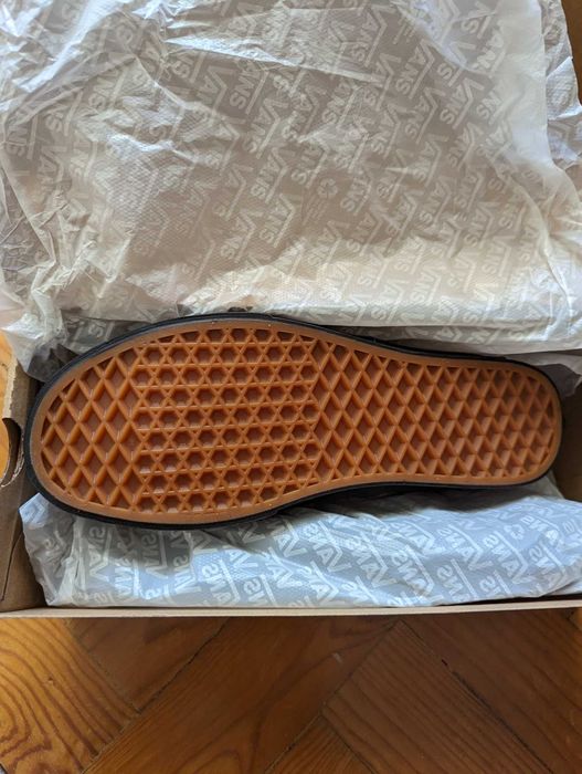 Sapatilhas Vans modelo AUTHENTIC