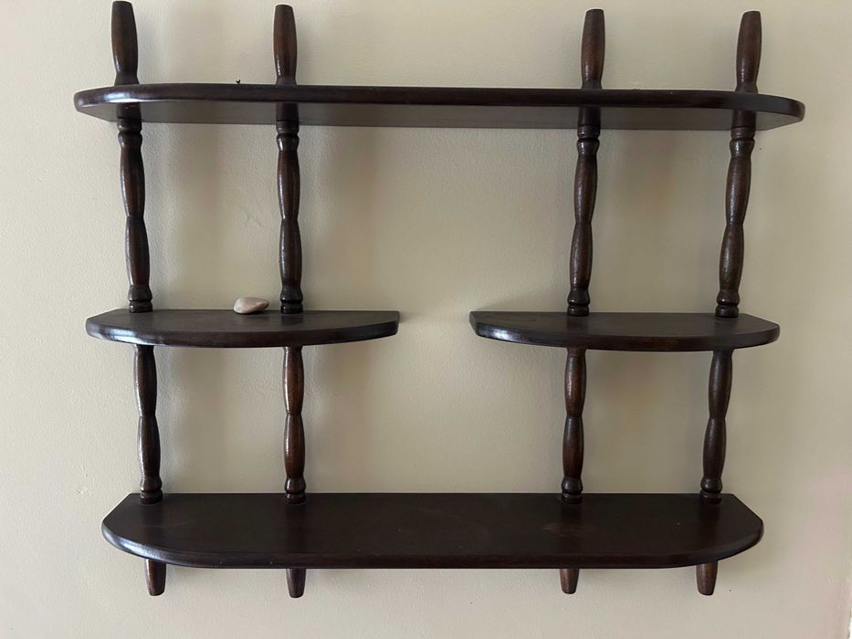 Prateleira de madera rústica