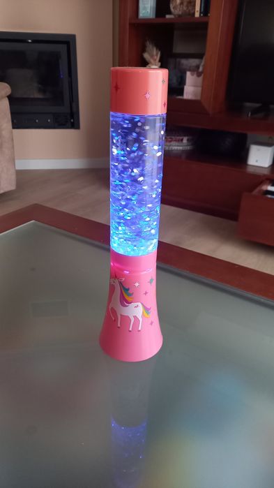 Vulcão luminoso criança