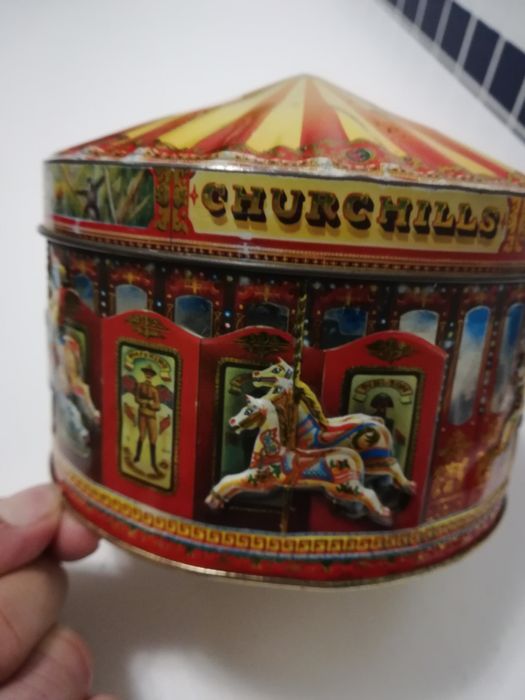 Caixas em lata muito antigas