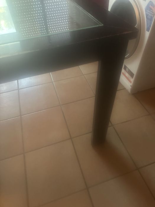 Mesa de 1,80X88 com tampo em vidro
