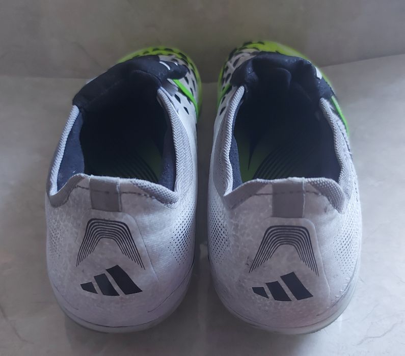 профессиональные футбольные бутсы Adidas Predator Pro с артикулом JS4071