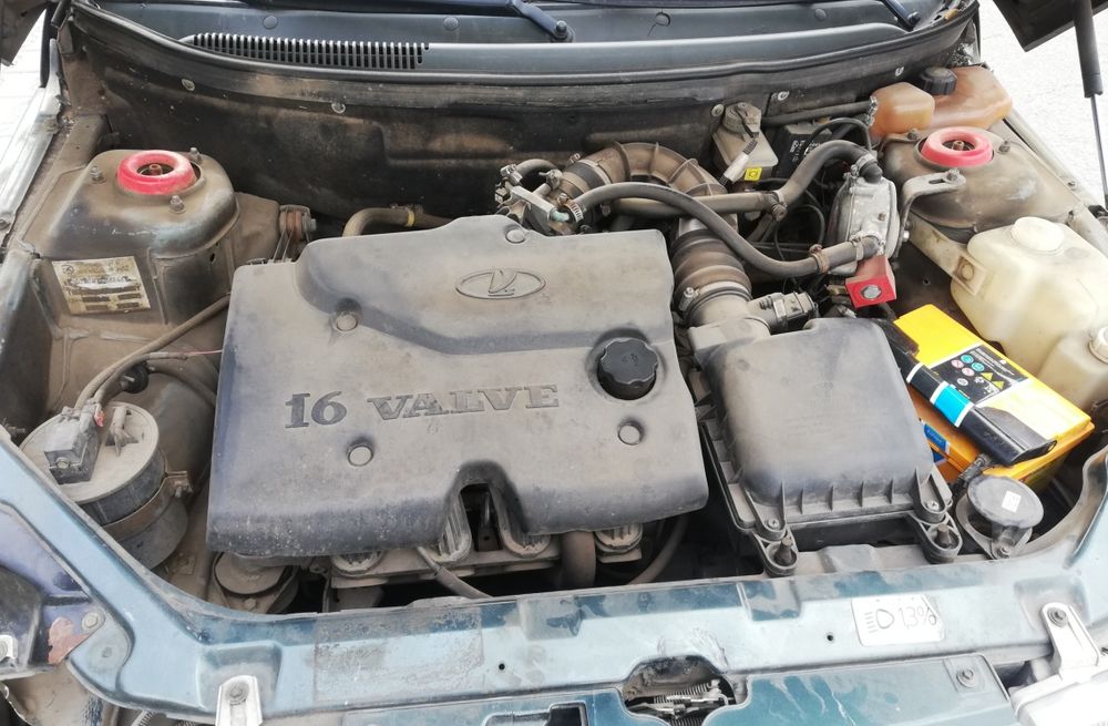 Двигатель Ваз 2110 2115 приора таврия на полном ходу