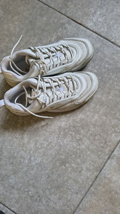 Buty białe Fila r. 38 wiązane na spacery, sportowe
