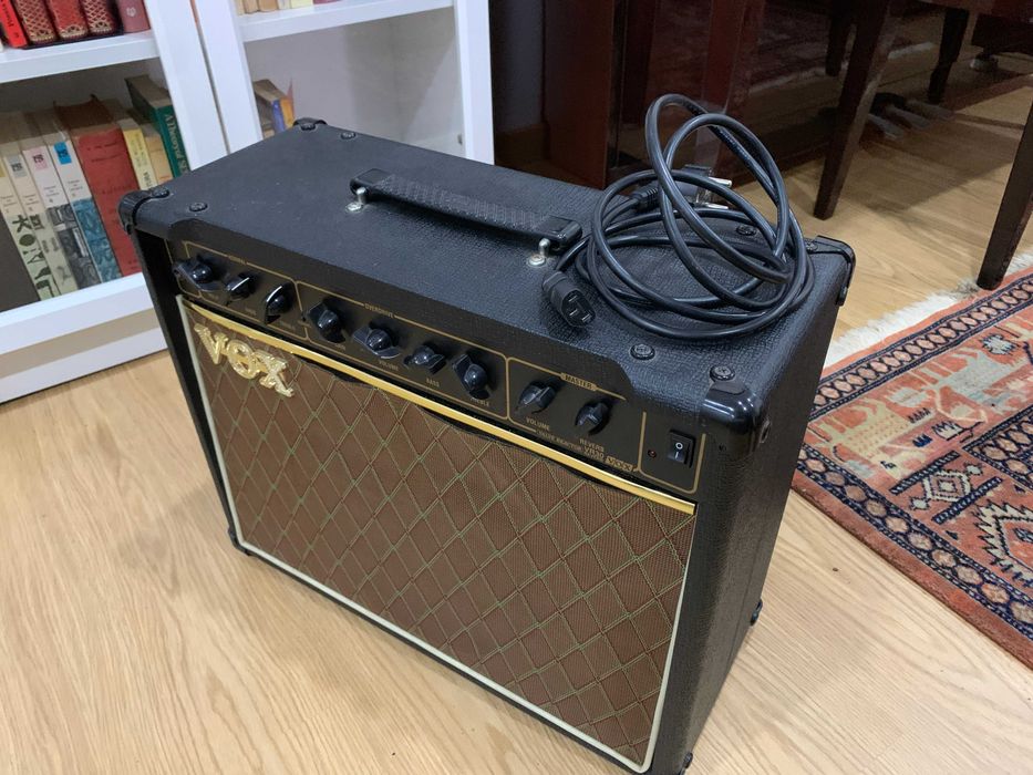 Amplificador VOX VR30R - Clássico Híbrido em Excelente Condição!