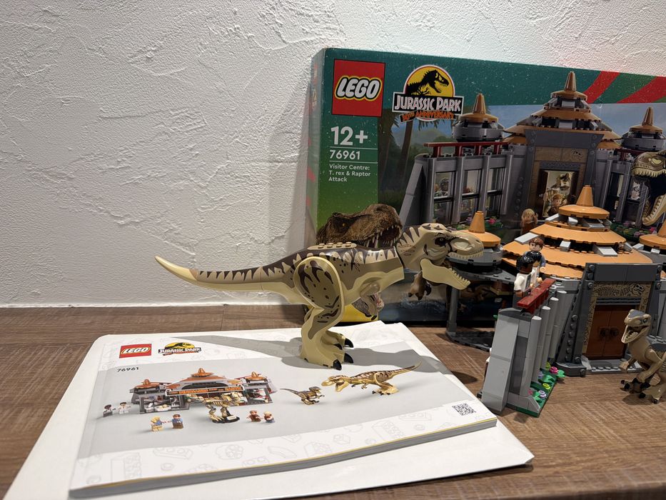 LEGO 76961 Klocki JURASSIC WORLD Centrum dla odwiedzających Atak Tyranozaura i Raptora Oryginal