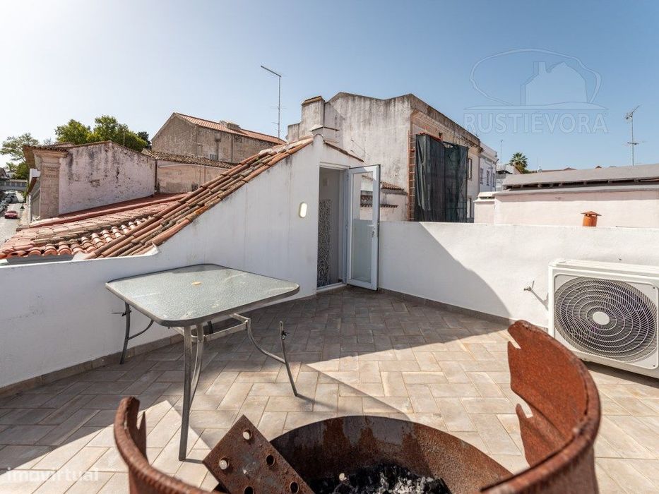Investimento no Centro Histórico de Évora | Moradia T2 com Terraço ...