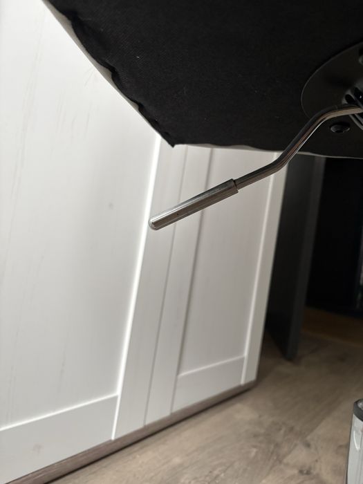 Szare krzesło biurkowe obrotowe