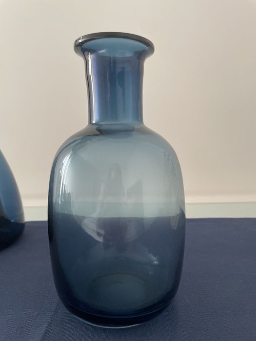 Conjunto jarras de vidro cor azul