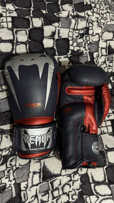 Боксерские перчатки Venum 10 oz оригинал кожа