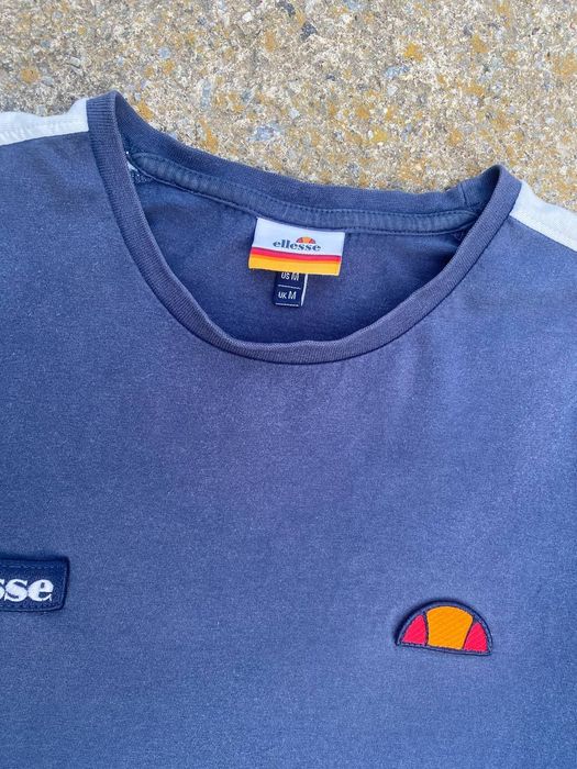 Футболка Ellesse темно-синя з білими лампасами, розмір M