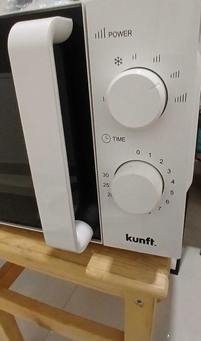 micro ondas Kunft 700 w 20 litros