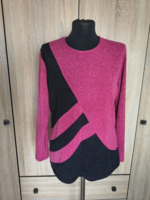 Ciemno różowy z dodatkiem czarnego cieńszy sweter rozmiar L/xl