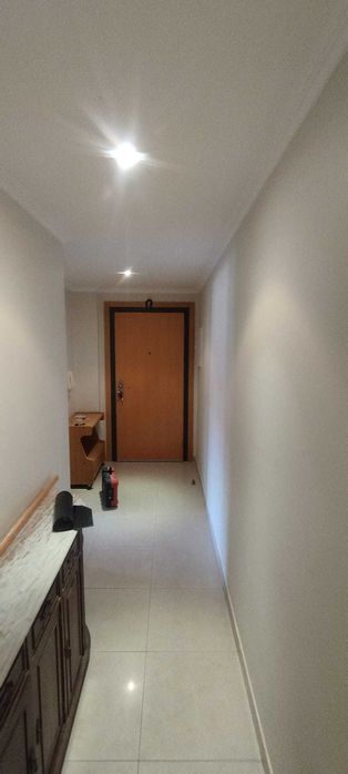Apartamento T2 com pequena garagem/box privativa e arrecadação