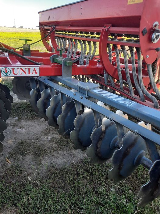Brona talerzowa, talerzówka Unia CUT z siewnikiem poplonów