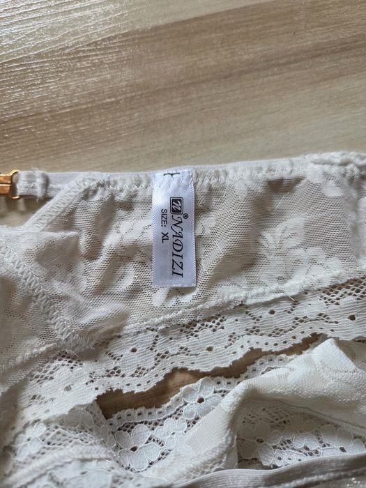 Damskie majtki koronkowe nowe M  stringi