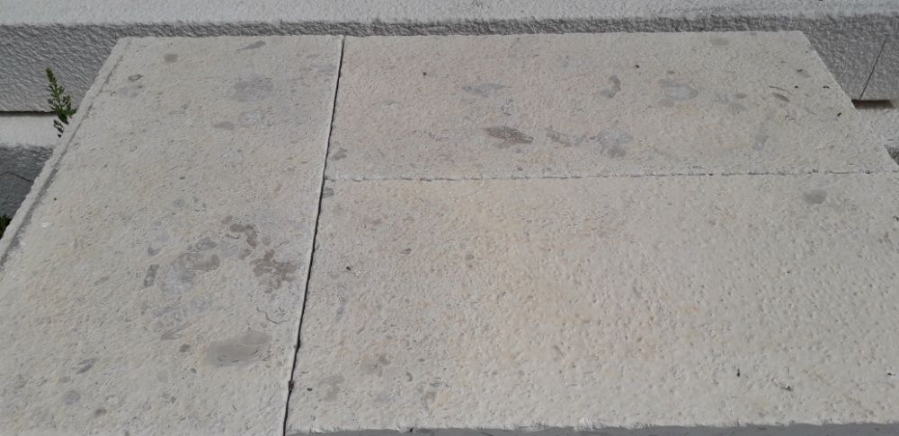 Lages grandes em pedra acabamento antigo ( 3 cm de espessura )