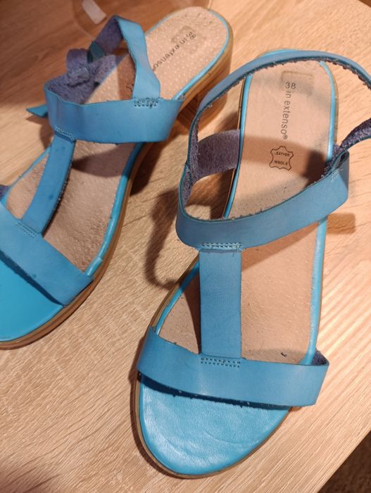 Продам босоніжки