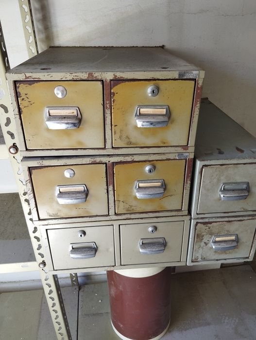 Vários Cacifos metal arrquivo