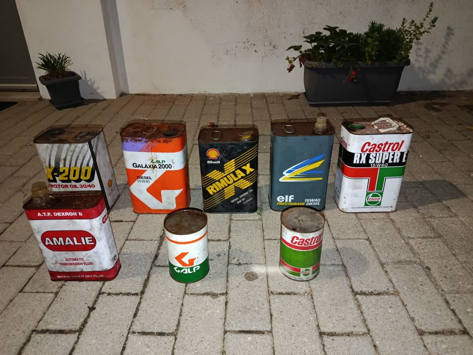 Latas de óleo antigas