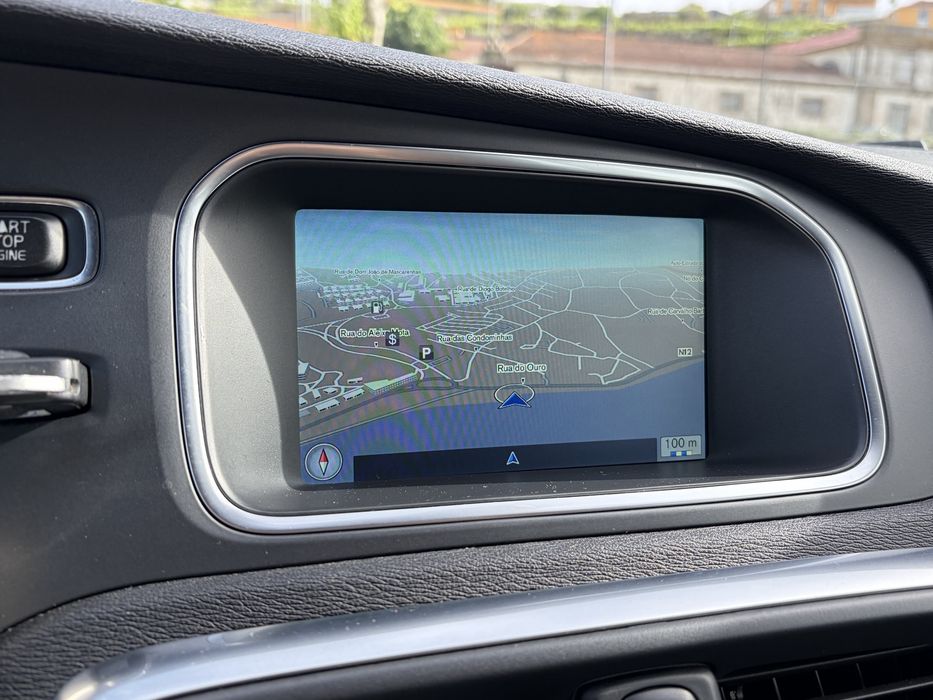 Volvo v40 D2 R Design