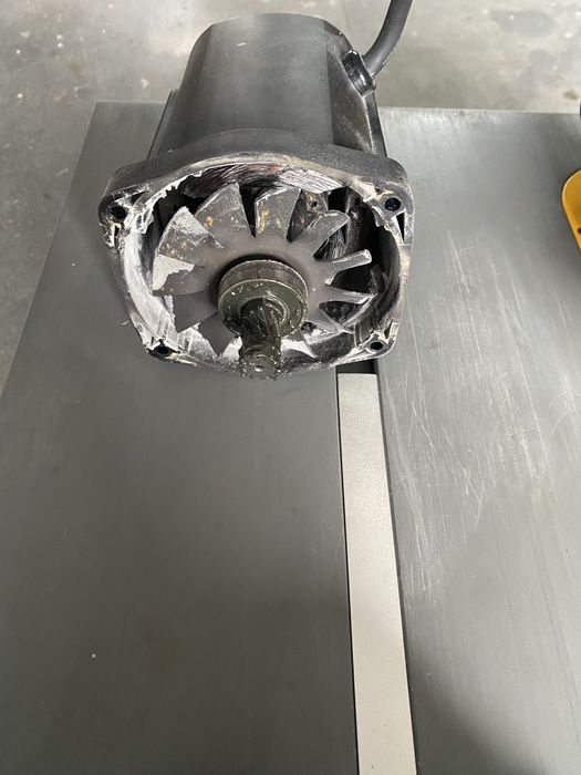 Pilarka DWE7492 QS Type uszkodzona
