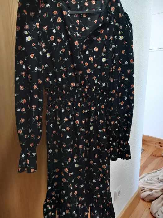 Varios vestidos como novos