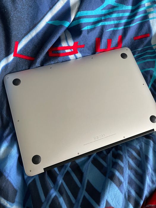 Macbook Air 2015 13,3 дюйма i5, 8gb озу, intel hd graphics 6000