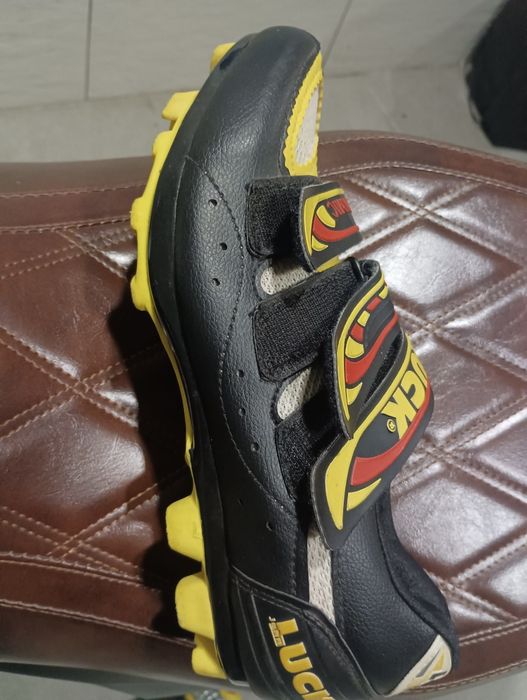 Sapatos btt ou estrada