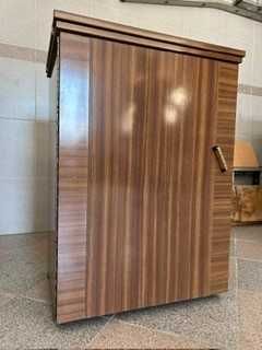 Maquina de costura Oliva a funcionar