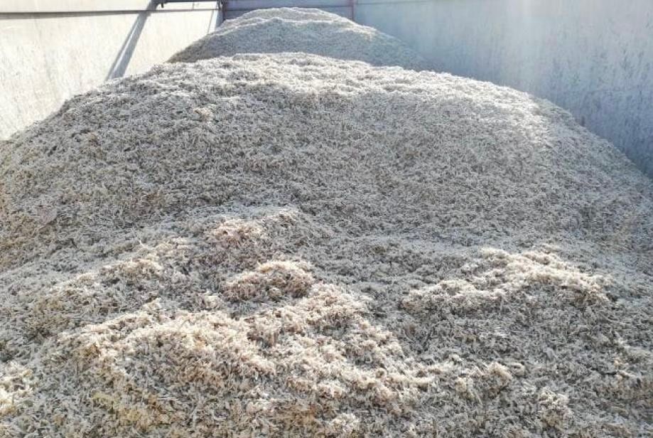 Sprzedam wysłodki buraczane mokre, wapno, korzonki.