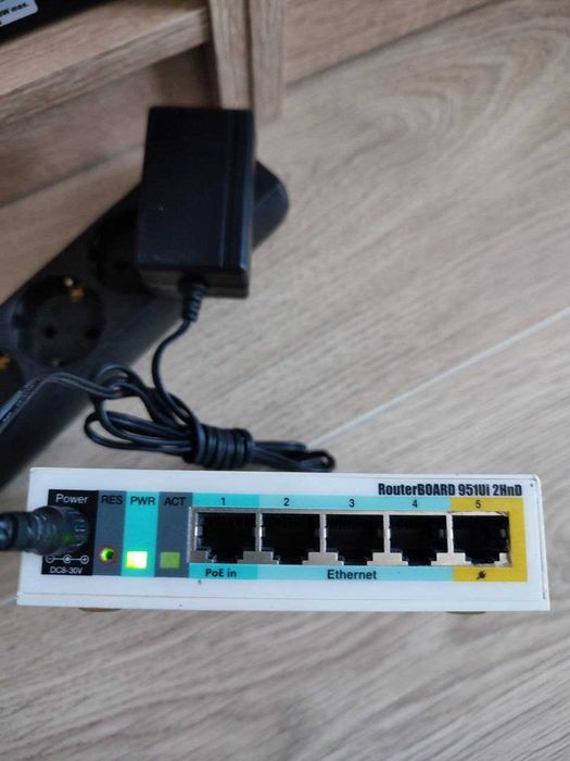 Маршрутизатор MikroTik RB951Ui-2HnD