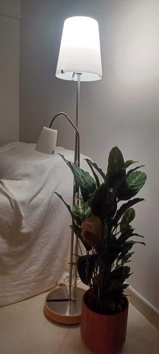 Candeeiro chão com candeeiro de leitura