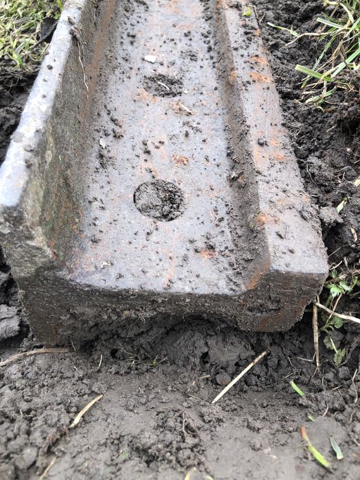 Продається рельса ,кому потрібно на будівництво  довжиною 6м